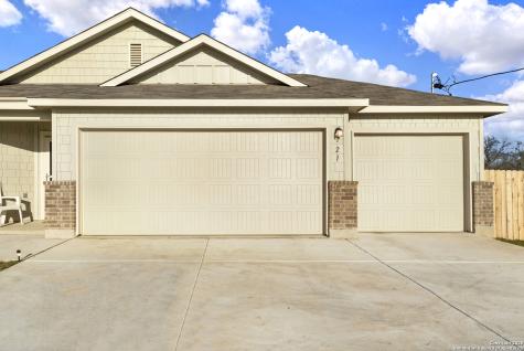 121 Cheyenne Drive Floresville TX 78114