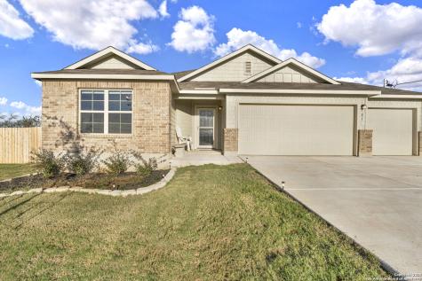 121 Cheyenne Drive Floresville TX 78114