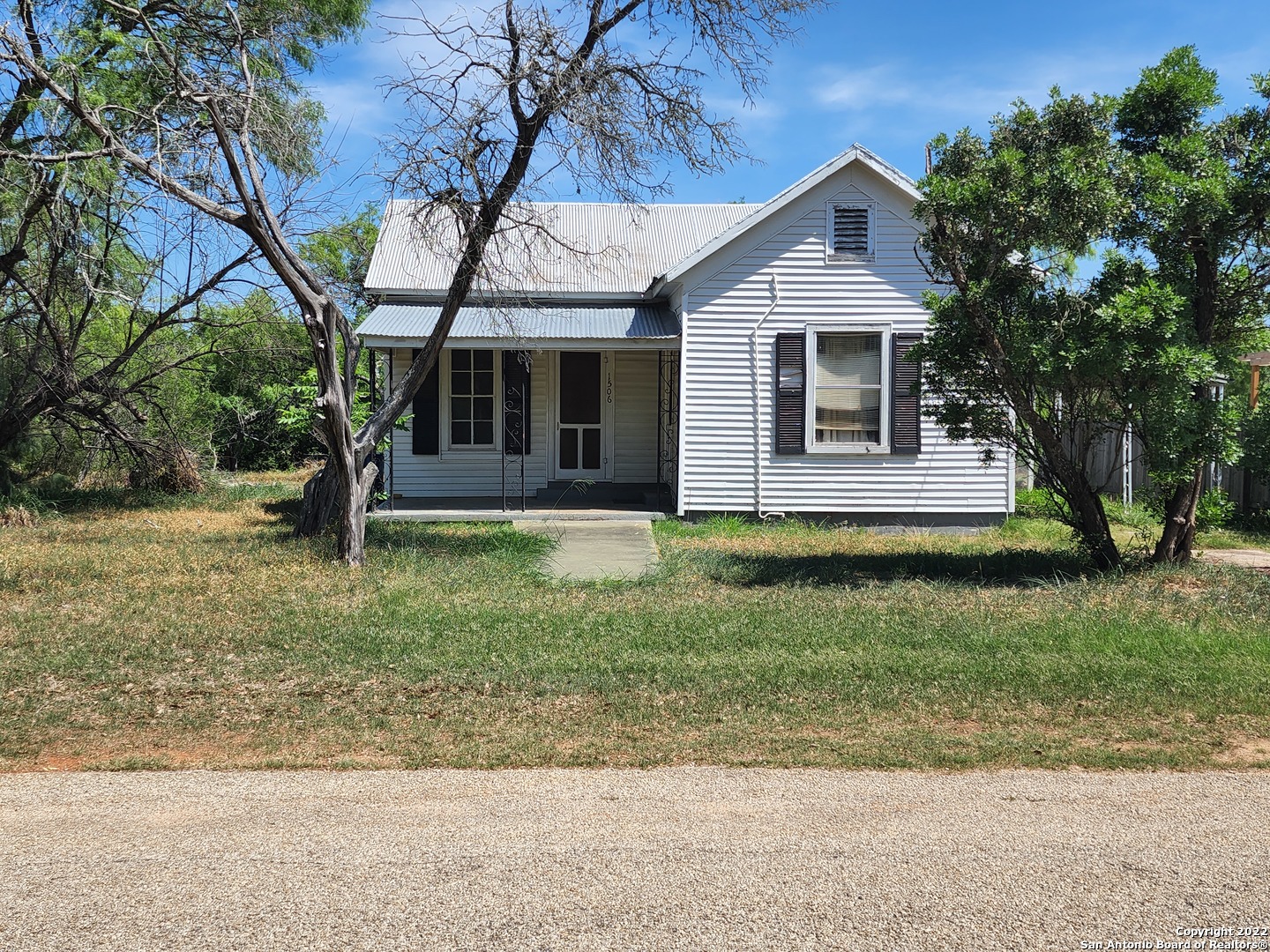 1506 J Street Floresville TX 78114