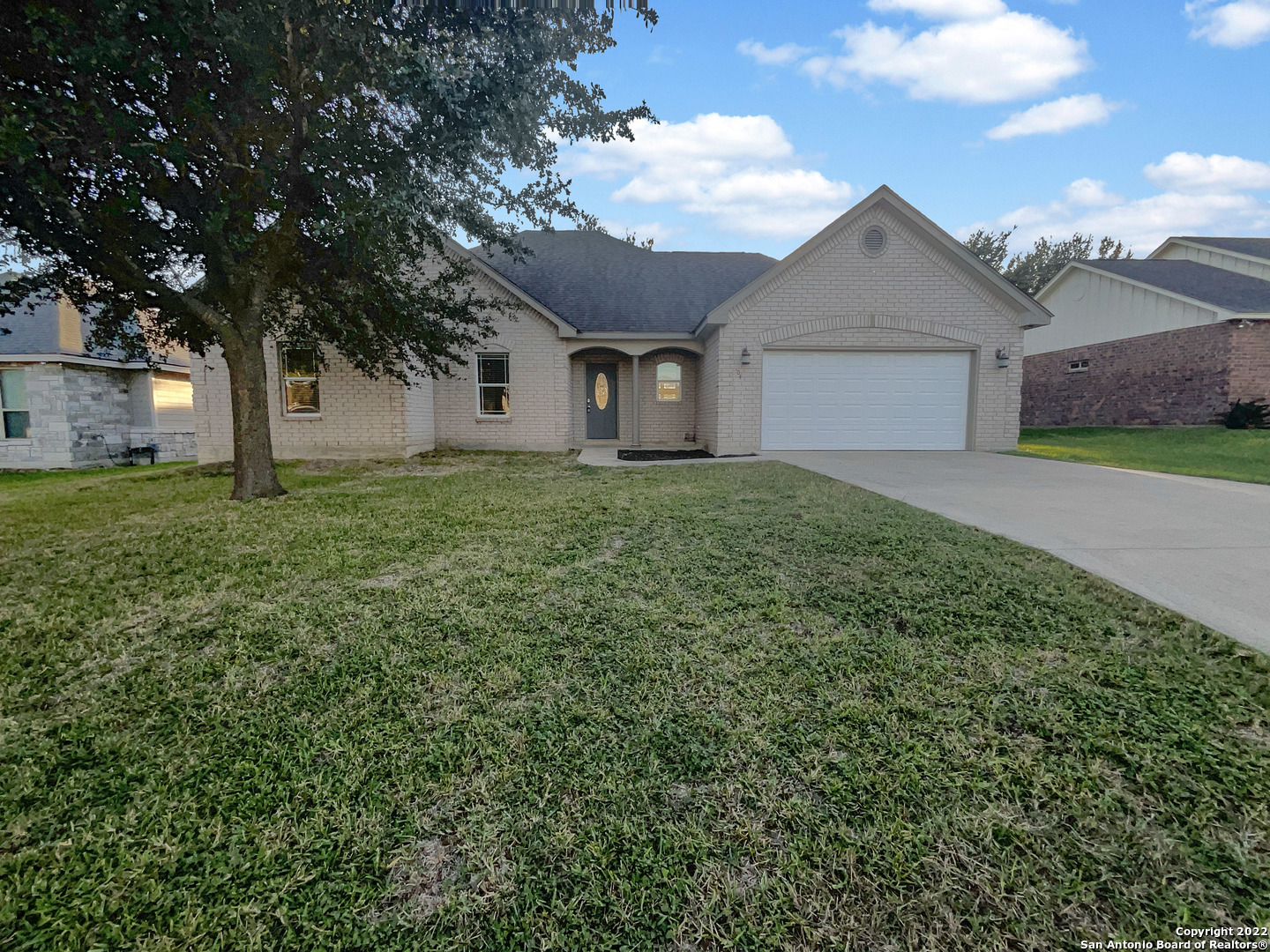 104 Parkcrest Floresville TX 78114