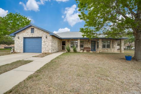 1105 Iris Crescent Drive Floresville TX 78114