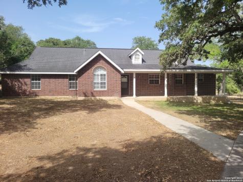 111 Oak Creek Drive La Vernia TX 78121