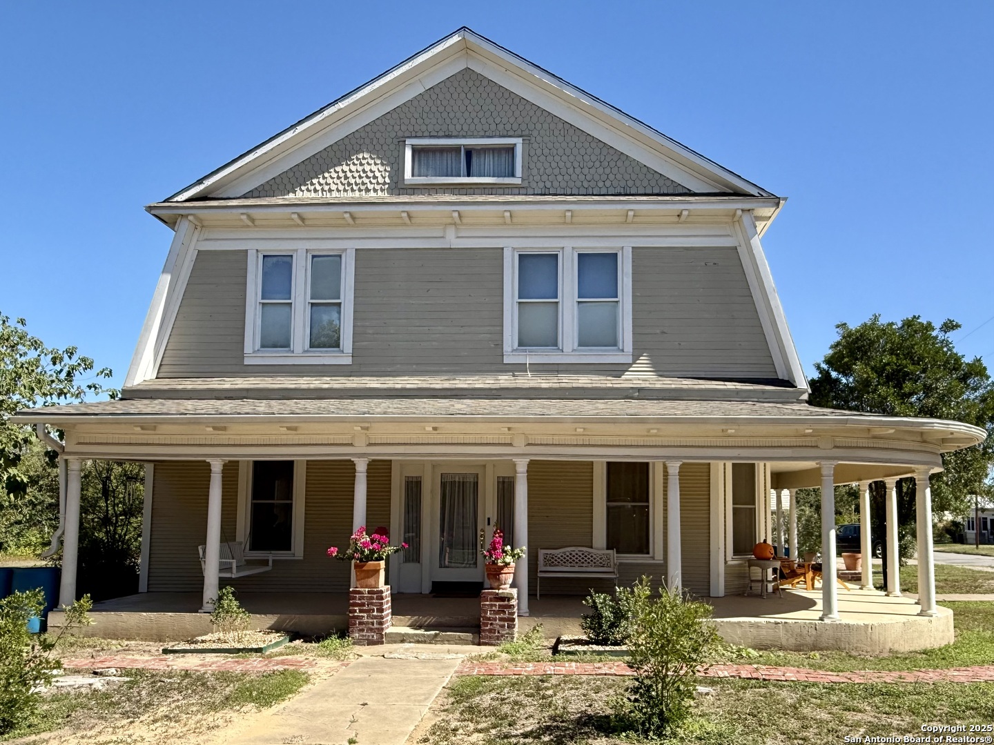 323 S 6th Kenedy TX 78119