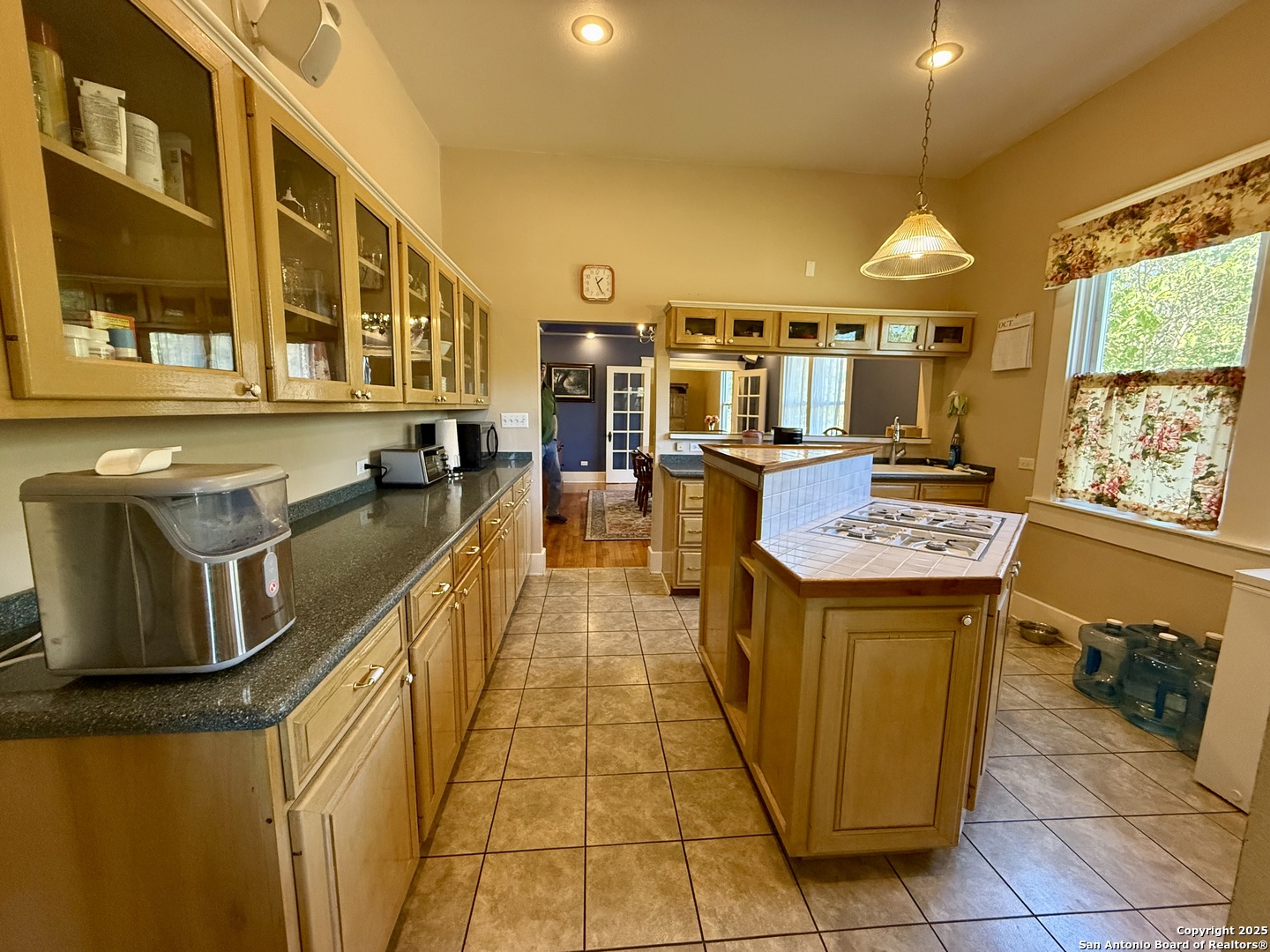 323 S 6th Kenedy TX 78119