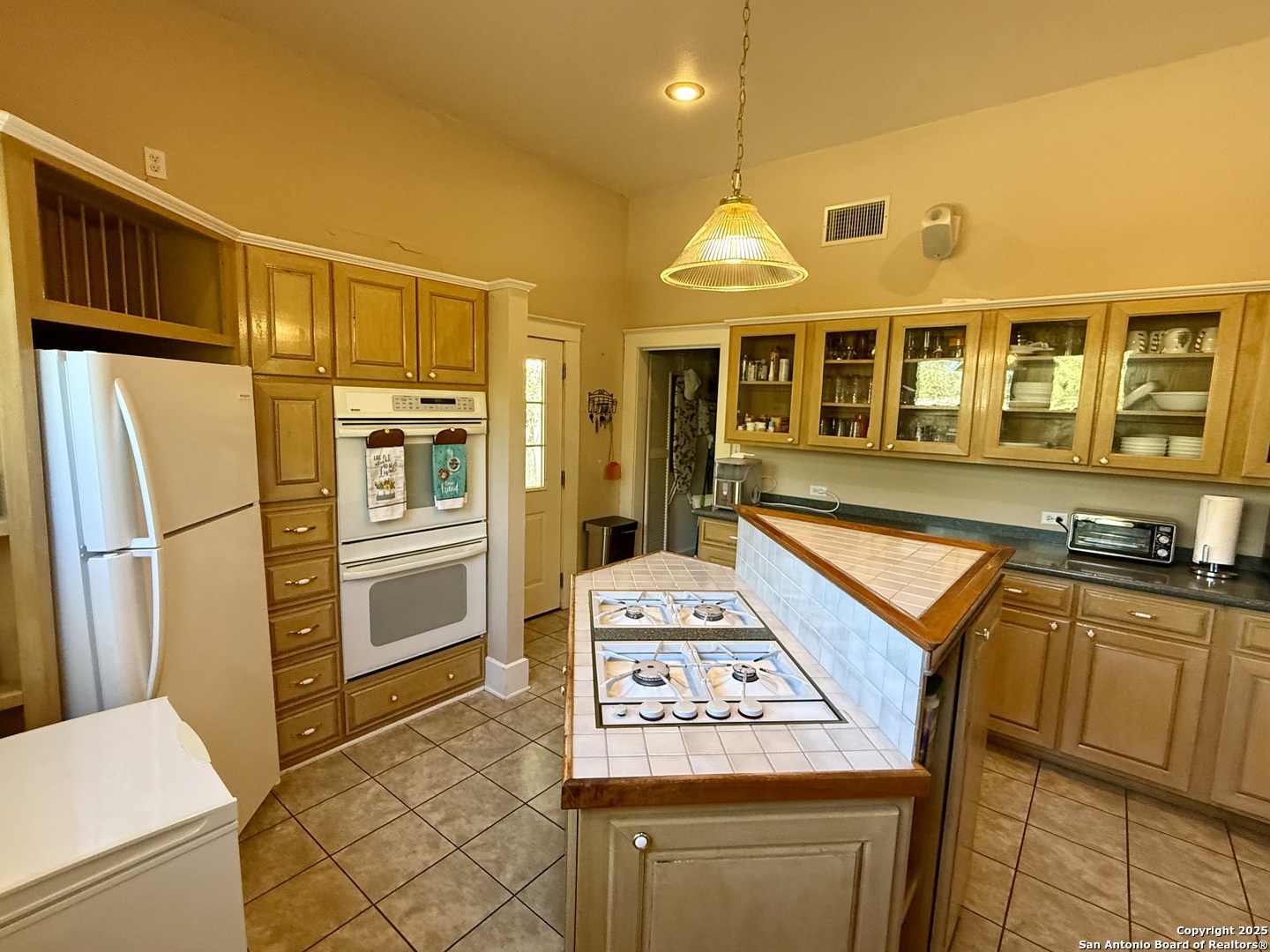 323 S 6th Kenedy TX 78119