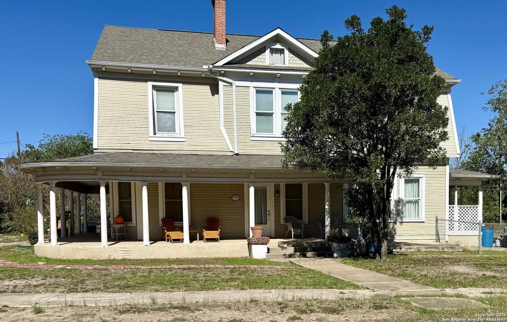323 S 6th Kenedy TX 78119
