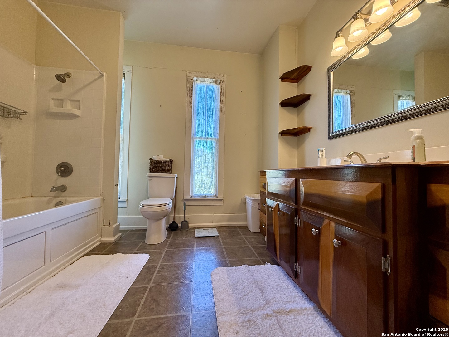 323 S 6th Kenedy TX 78119