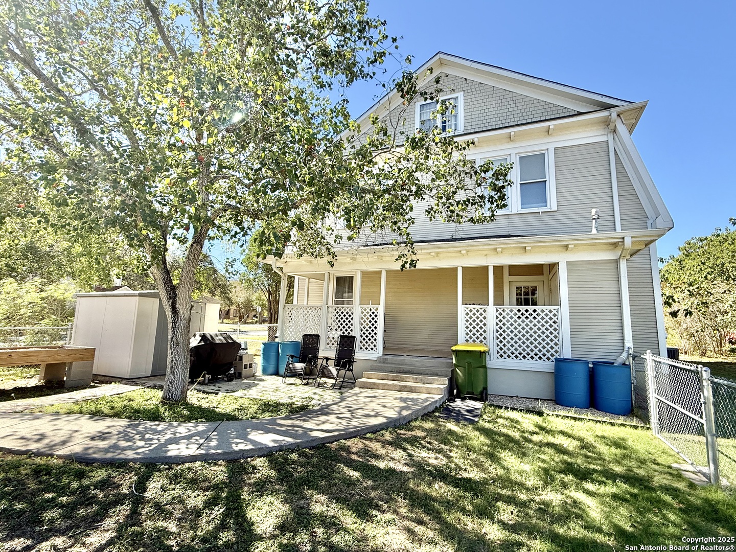 323 S 6th Kenedy TX 78119