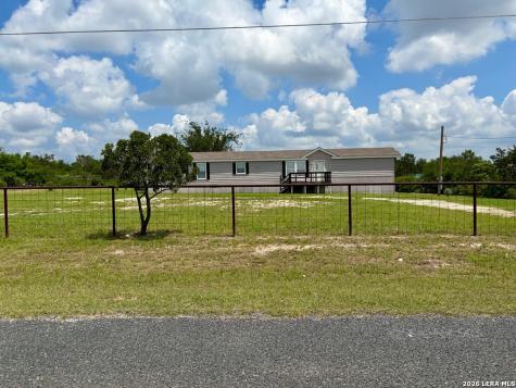 18707 County Road 5736 Castroville TX 78009
