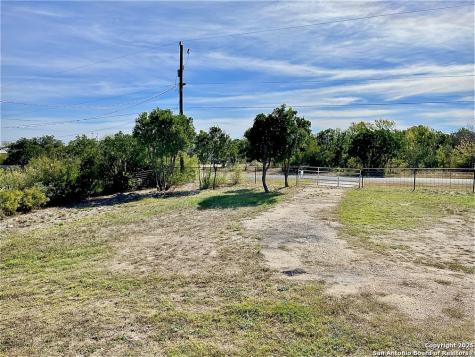 18707 County Road 5736 Castroville TX 78009