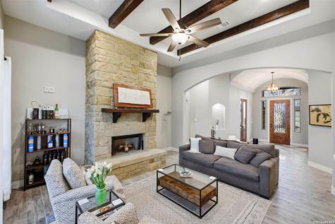 117 Crescent Ridge Adkins TX 78101
