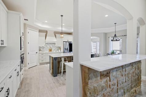117 Crescent Ridge Adkins TX 78101