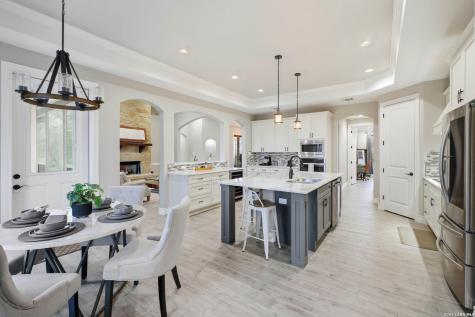 117 Crescent Ridge Adkins TX 78101