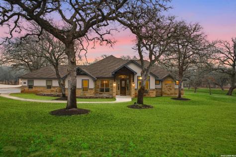 117 Crescent Ridge Adkins TX 78101