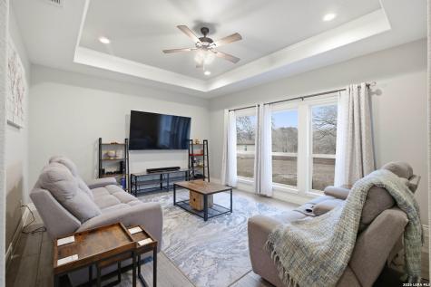 117 Crescent Ridge Adkins TX 78101