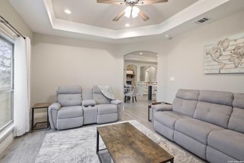 117 Crescent Ridge Adkins TX 78101