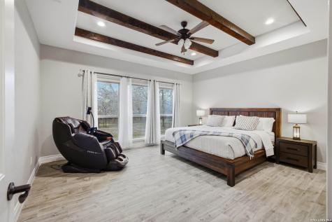 117 Crescent Ridge Adkins TX 78101