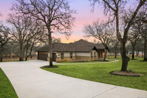 117 Crescent Ridge Adkins TX 78101