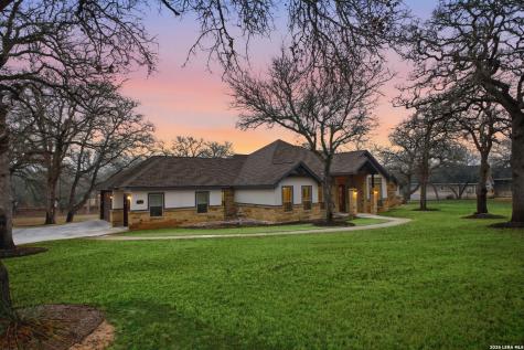 117 Crescent Ridge Adkins TX 78101