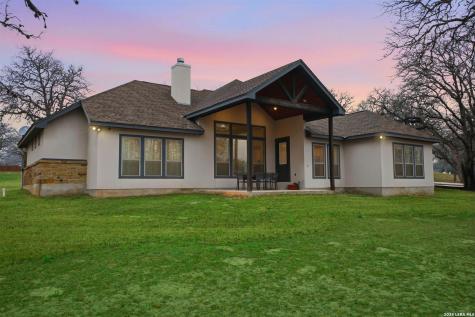 117 Crescent Ridge Adkins TX 78101