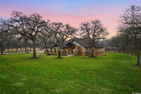 117 Crescent Ridge Adkins TX 78101