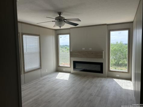 1038 County Road 329 Floresville TX 78114