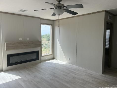 1038 County Road 329 Floresville TX 78114