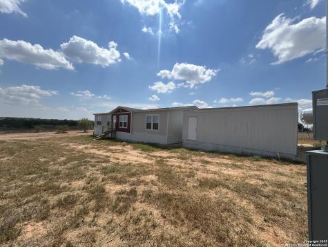 1038 County Road 329 Floresville TX 78114