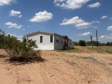 1038 County Road 329 Floresville TX 78114
