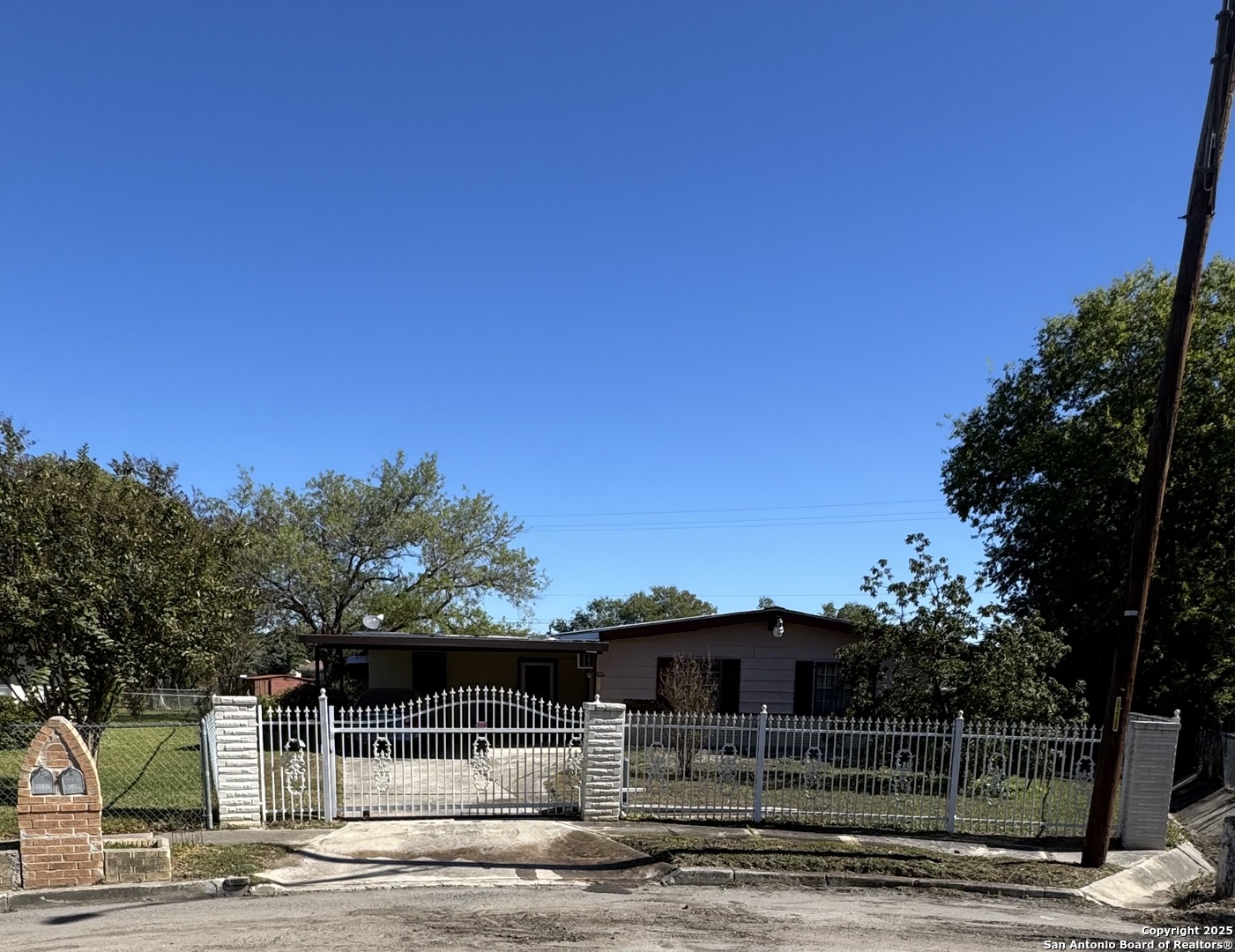 5247 Village Glen San Antonio TX 78218