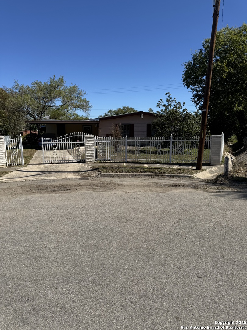 5247 Village Glen San Antonio TX 78218