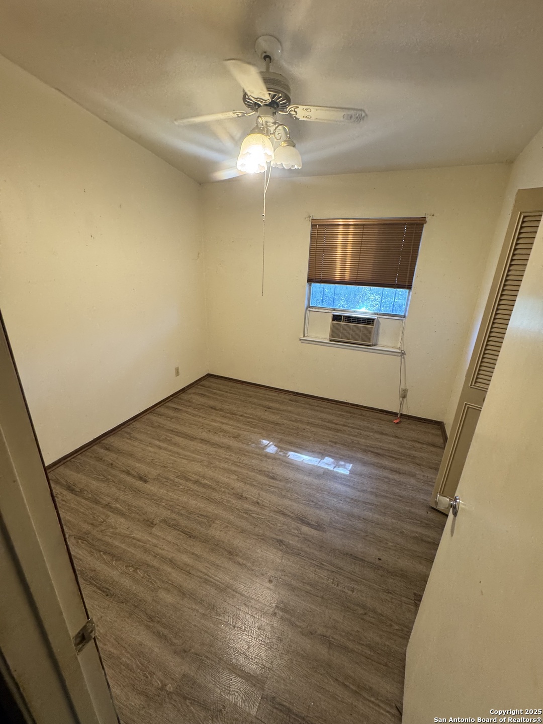 5247 Village Glen San Antonio TX 78218