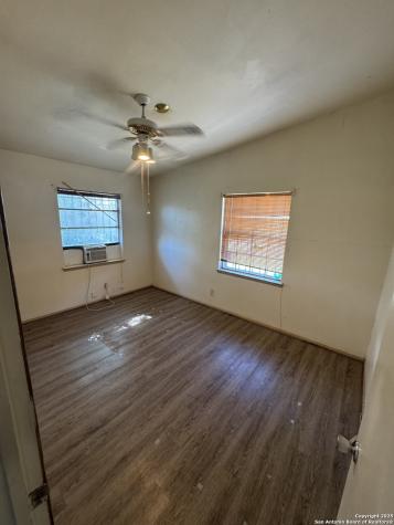 5247 Village Glen San Antonio TX 78218