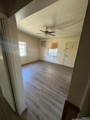5247 Village Glen San Antonio TX 78218