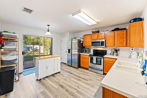 10611 Apple Springs Universal City TX 78148