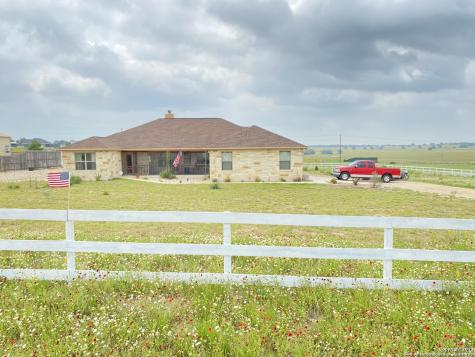 409 Clover Lane La Vernia TX 78121
