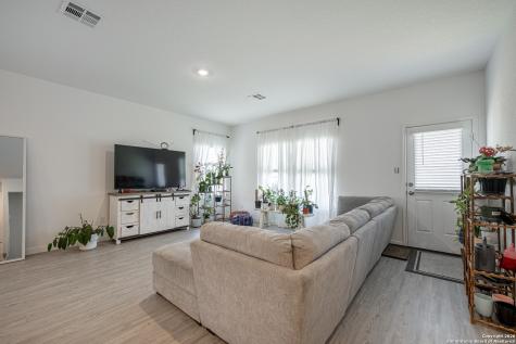 209 Wolf Crest Boulevard Seguin TX 78155