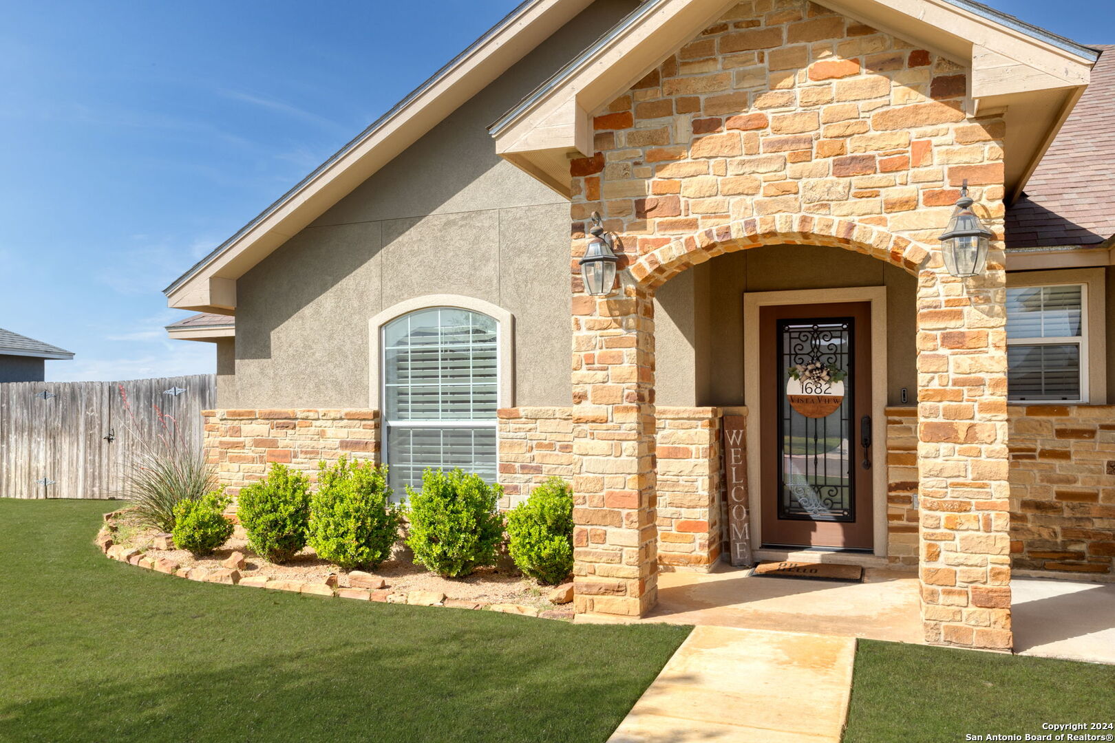1682 Vista View Drive Pleasanton TX 78064
