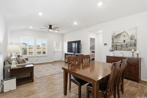481 Middle Green Loop Floresville TX 78114