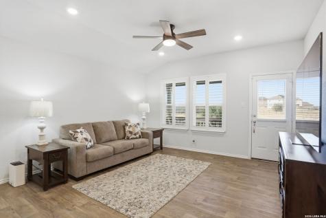 481 Middle Green Loop Floresville TX 78114