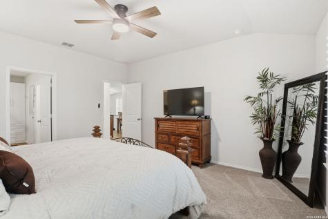 481 Middle Green Loop Floresville TX 78114