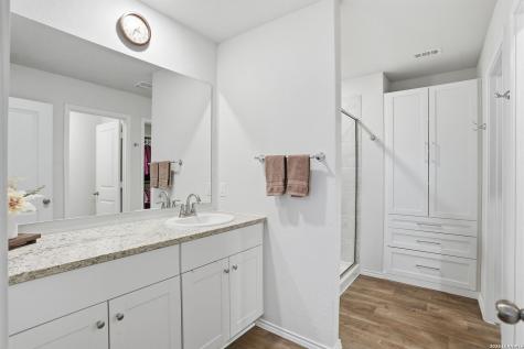 481 Middle Green Loop Floresville TX 78114