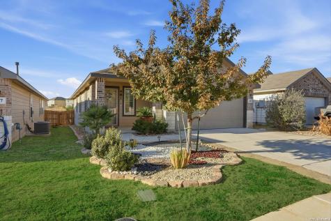 481 Middle Green Loop Floresville TX 78114