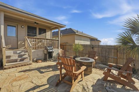 481 Middle Green Loop Floresville TX 78114