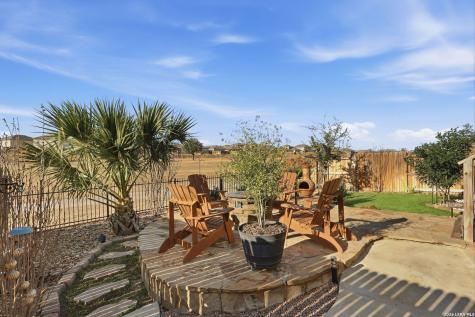 481 Middle Green Loop Floresville TX 78114