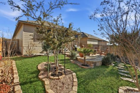481 Middle Green Loop Floresville TX 78114