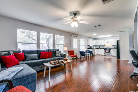 1306 Bobcat Pass San Antonio TX 78251