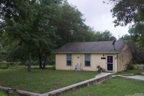 22914 Crystal Water Elmendorf TX 78112