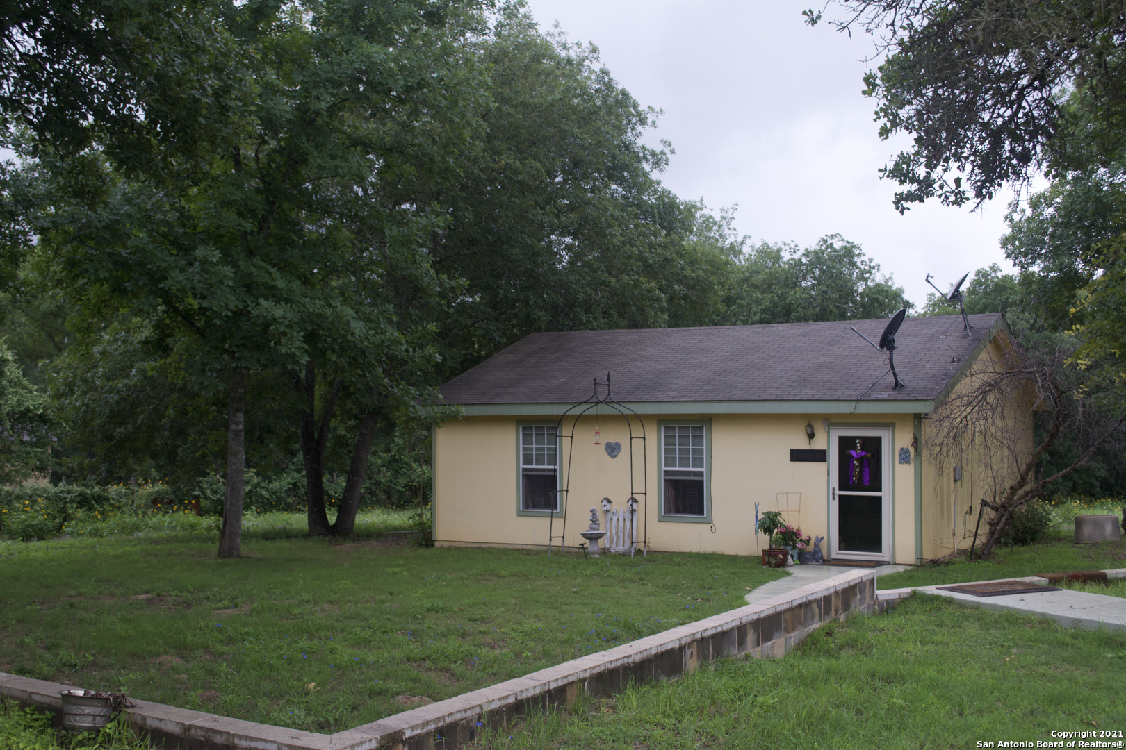 22914 Crystal Water Elmendorf TX 78112
