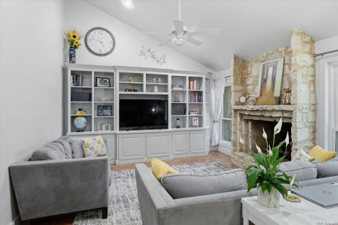 16202 Avenida Del Luna San Antonio TX 78232